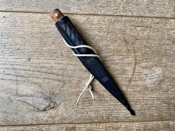 Eating knife with copper rivet