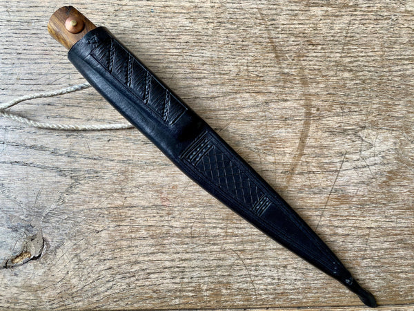 Eating knife with copper rivet