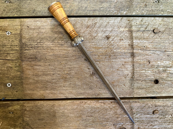 Tri-lobe Medieval bollock dagger