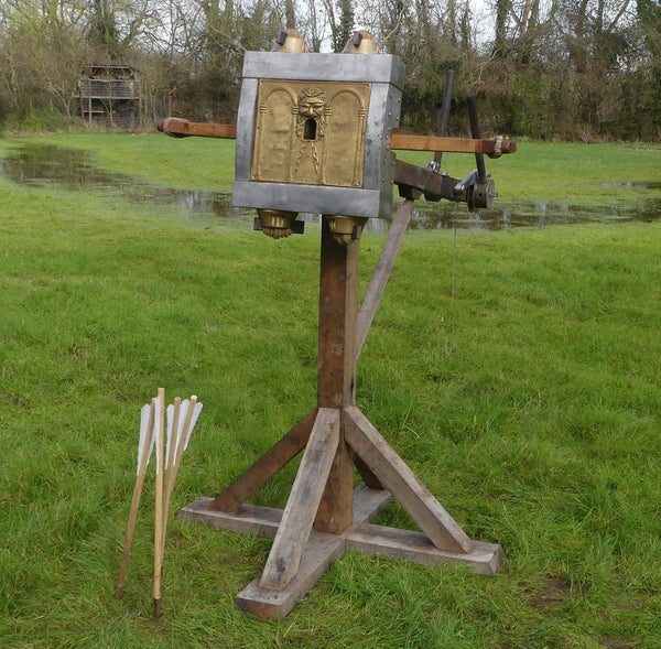Roman Catapulta/Ballista seige weapon with bolts/