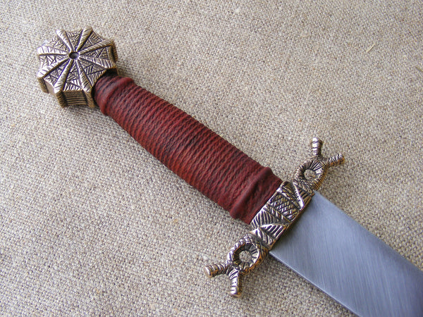 english quillon dagger bronze