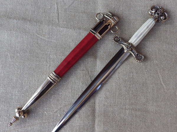 Holbein the Younger medieval renaissance dagger Henry VIII reenactment high status nobility