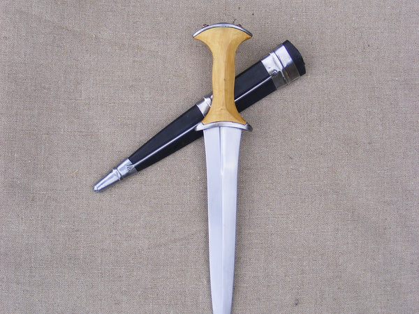 Medieval swiss german baselard dagger reenactment