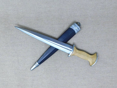 Medieval swiss german baselard dagger reenactment